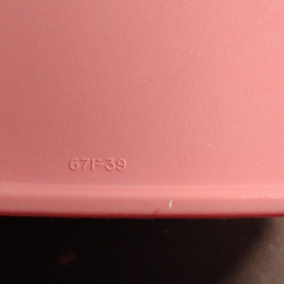 Tupperware sandwich keeper w/ lid and Refrigerator bowls X2 w/lids (B8) - Picture 15 of 16